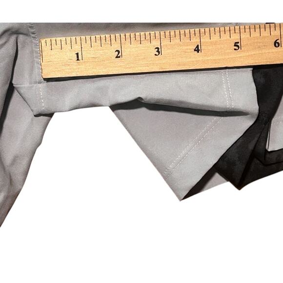 Under Armour 2 in 1 Loose Gray & Black Camo Running Training Shorts Youth XL - Picture 4 of 8